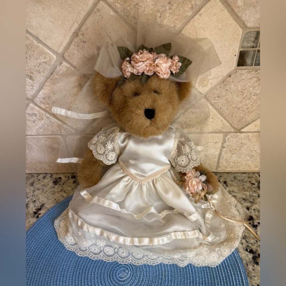 BOYDS Bears Head Bean Mrs Everlove from the TJ's Beat Dressed Collection
